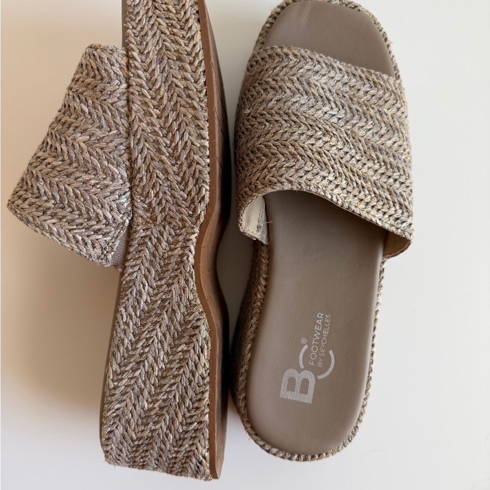 BC Footwear Beige Woven Mules